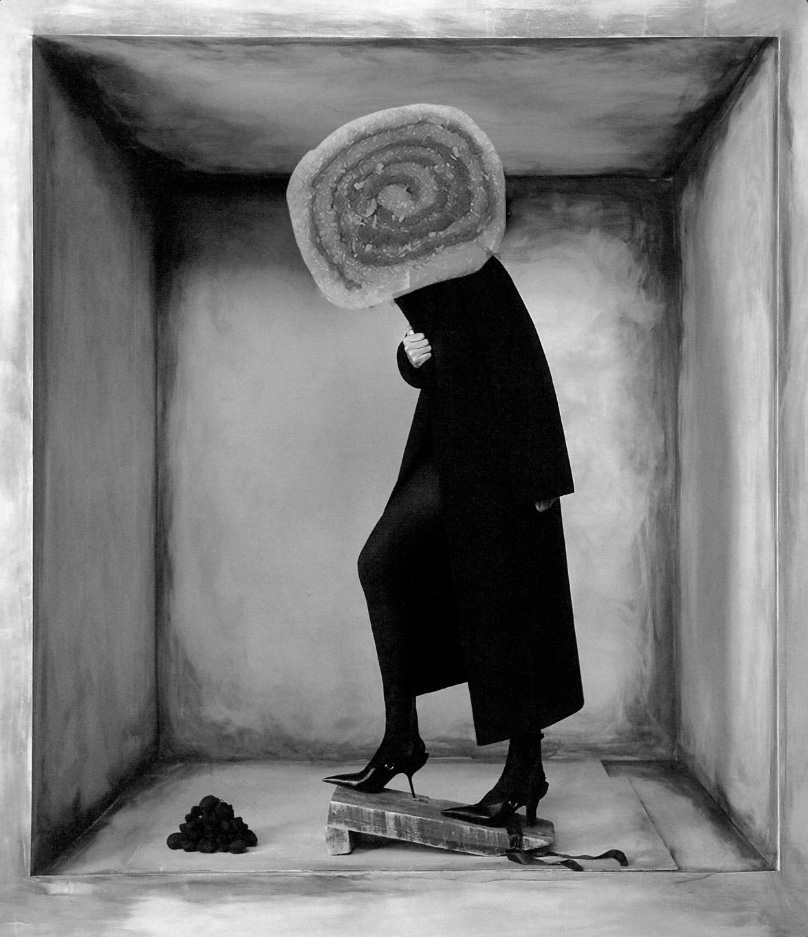 solange in all black